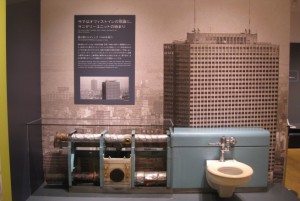 昭和43年に完成した超高層ビル“霞が関ビルディング”に採用された壁付サニタリーユニット。