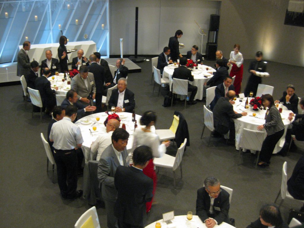 会員企業同士の情報交換の場となった懇親会