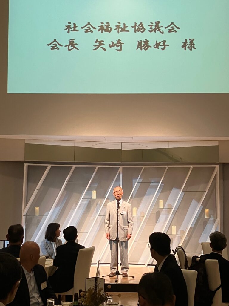 来賓挨拶をする 矢崎勝好 入間市社会福祉協議会会長 様